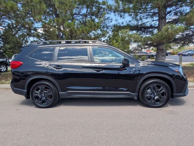 Used 2023 Crystal Black Silica Subaru Onyx Edition image 2
