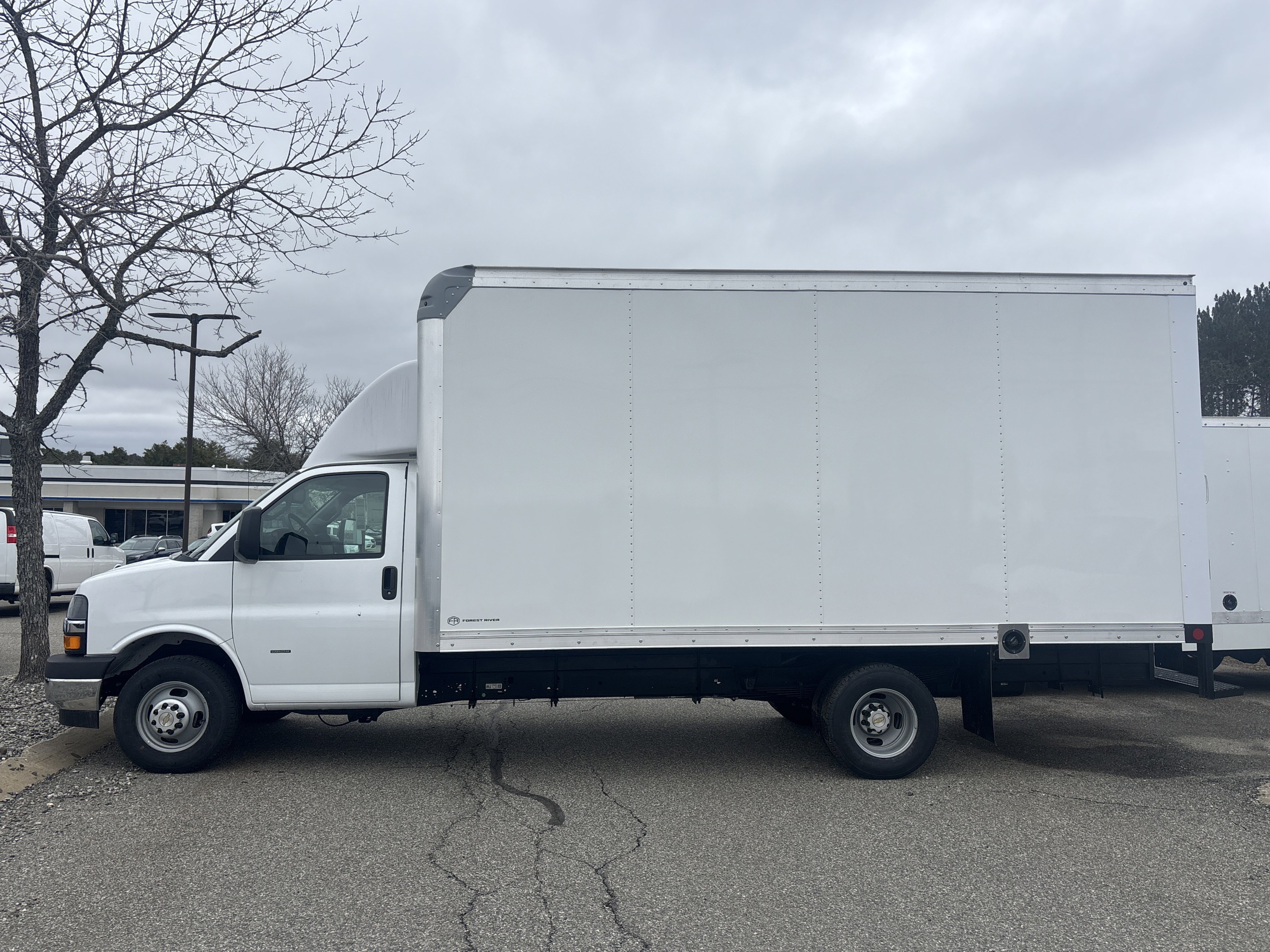 New 2026 Summit White Chevrolet 1WT image 2