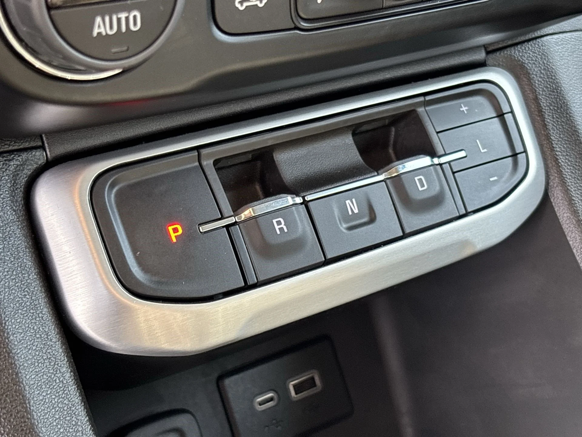 Used 2023 Sterling Metallic GMC SLE image 19