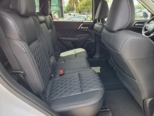 Certified Used 2024 White Mitsubishi  image 14