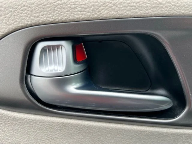 Used 2023 White Chrysler Touring L image 11