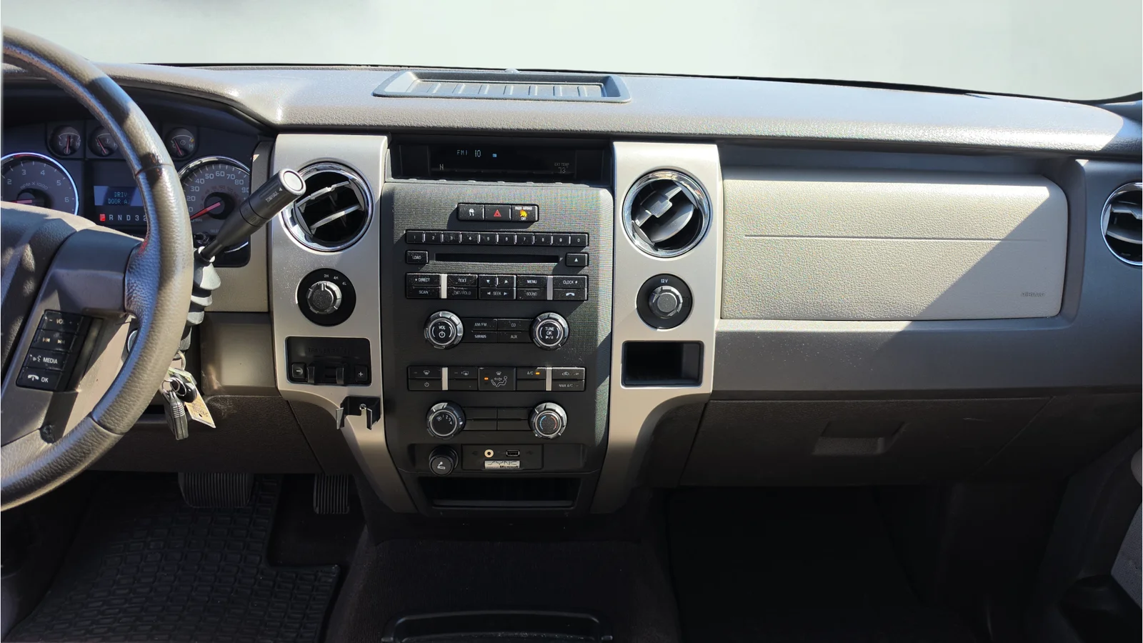 Used 2010 Red Ford XLT image 17
