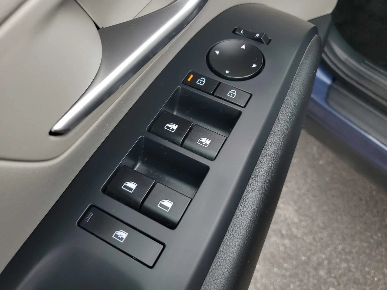 Used 2025 Atlantis Blue Hyundai SEL image 19