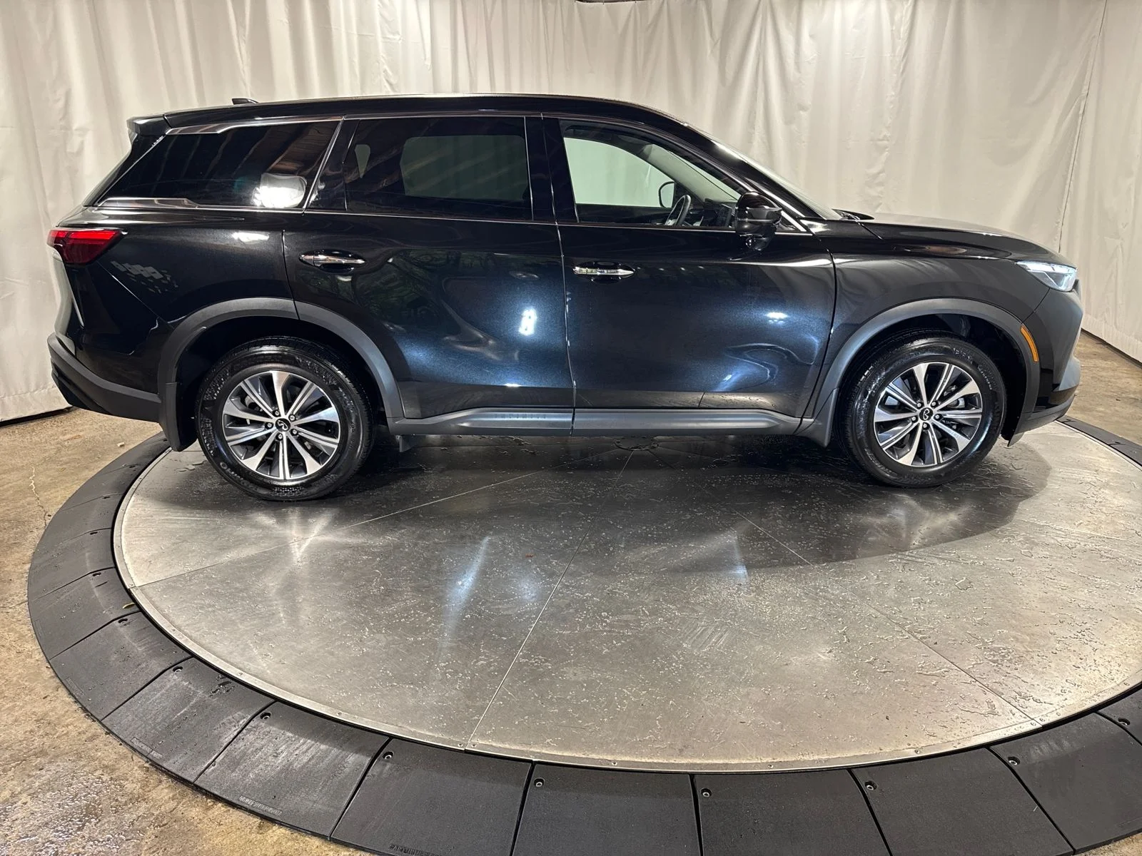 Used 2025 Black INFINITI PURE image 9