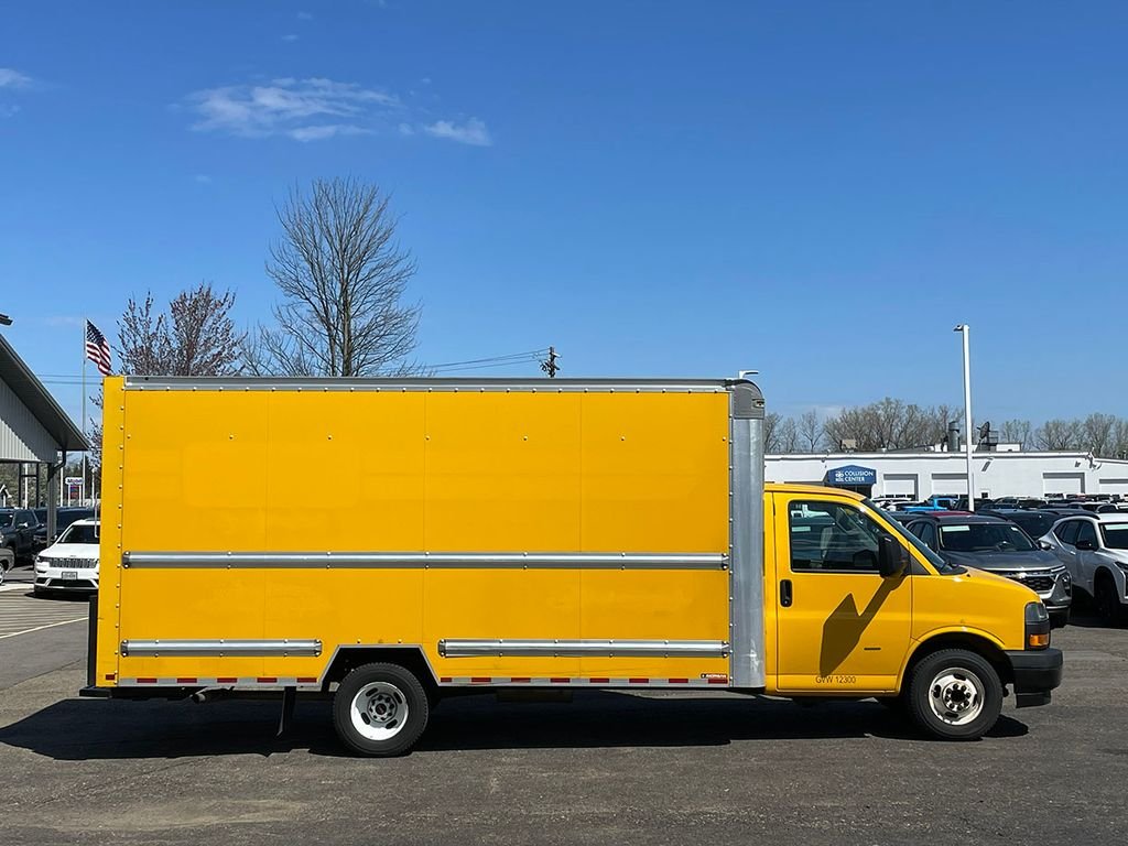 Used 2021  GMC Work Van image 19