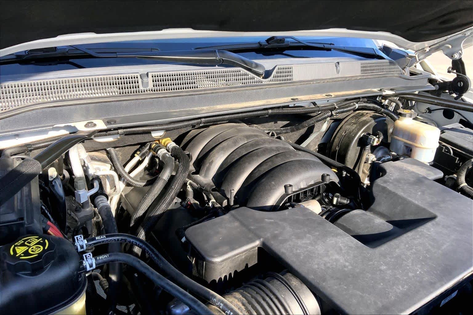 Used 2019 White Frost Tricoat GMC Denali image 33