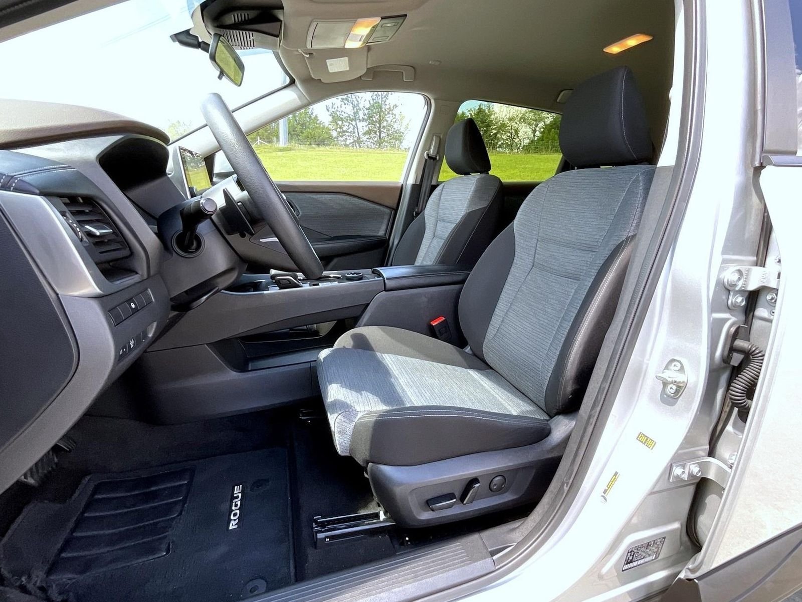 Used 2023 Silver Nissan SV image 10