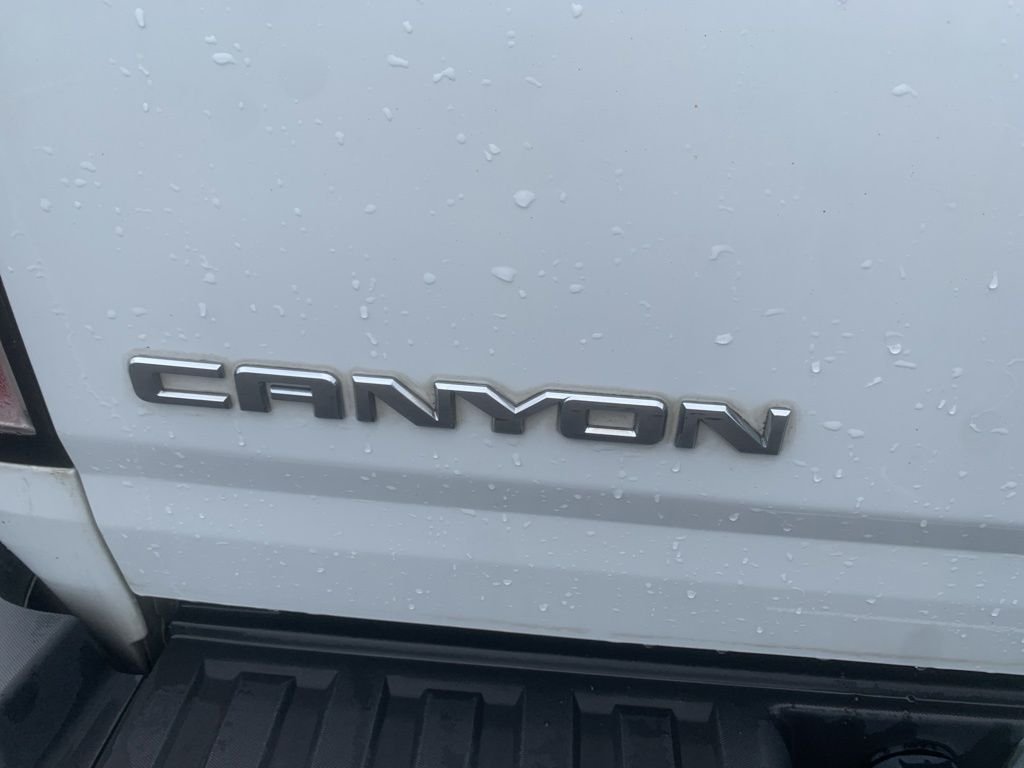 Used 2018 Summit White GMC Denali image 9