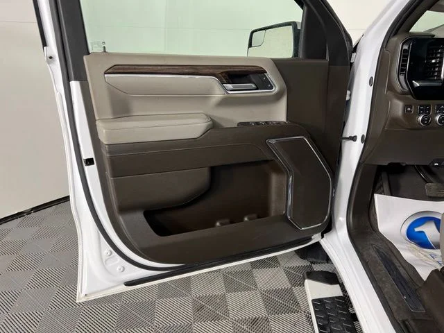 Used 2024 White GMC SLE image 13