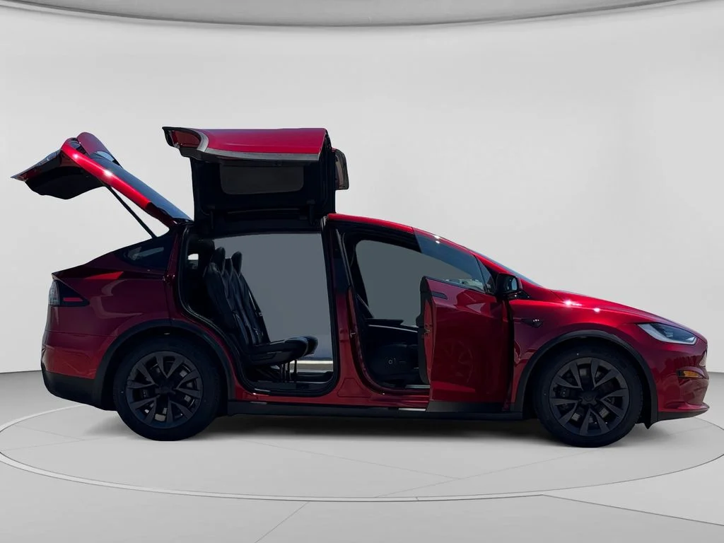 Used 2023  Tesla Base image 25