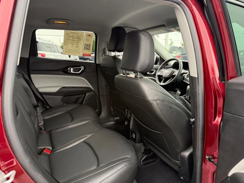 Used 2022 Velvet Red Pearlcoat Jeep Limited image 11