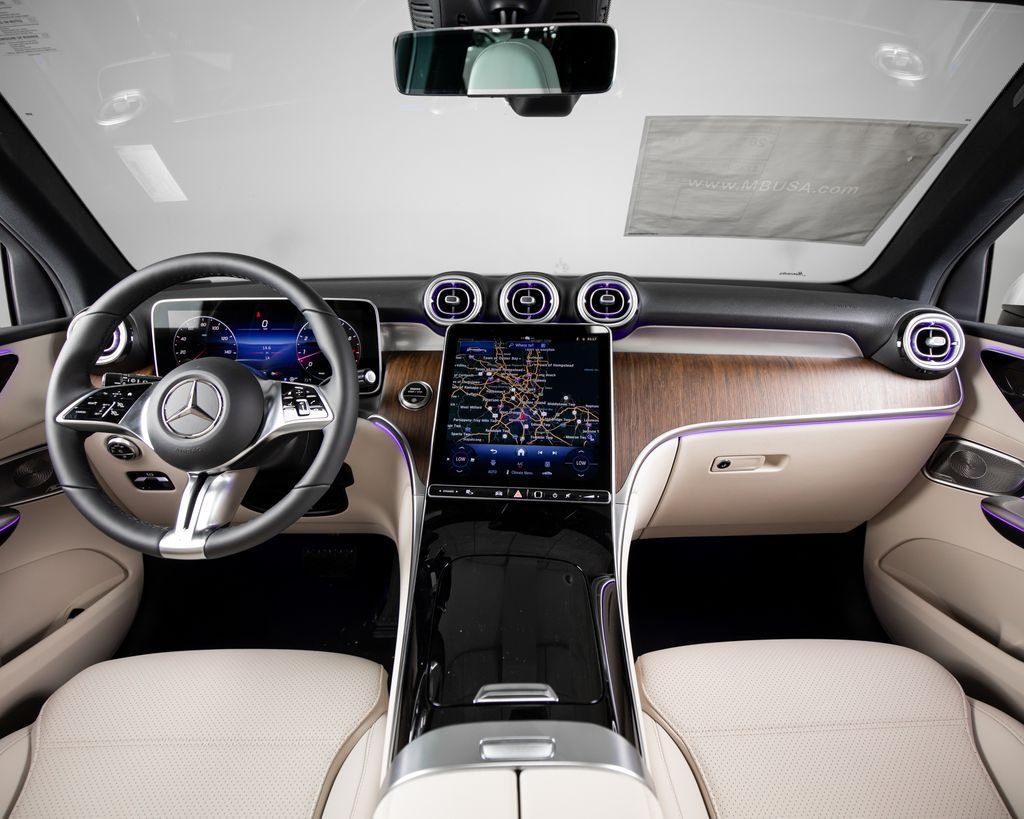 New 2026 Polar White Mercedes-Benz GLC 300 image 7