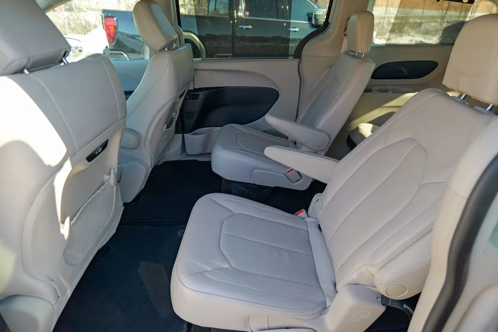 Used 2021 Bright White Clearcoat Chrysler Touring L image 20