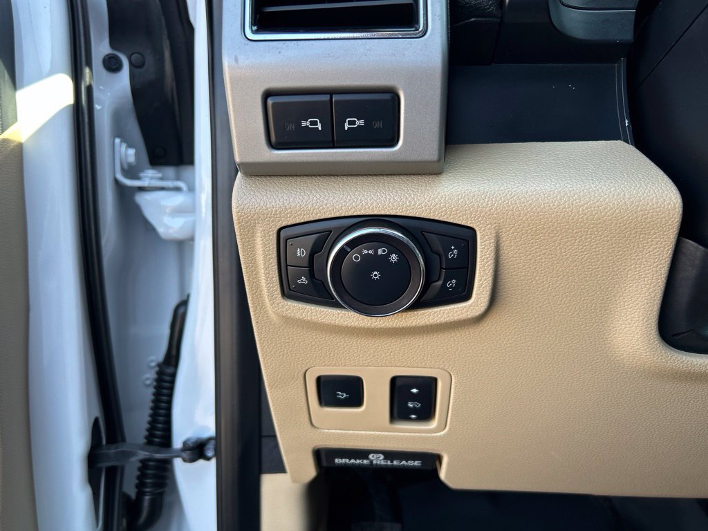 Used 2019 Oxford White Ford Lariat image 21