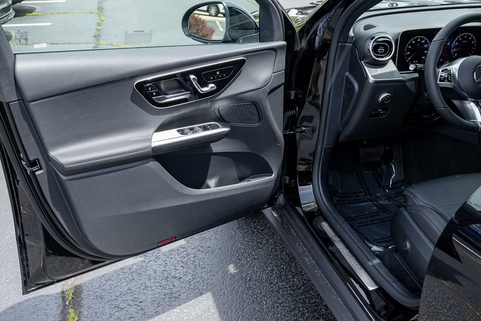 New 2026 BLACK Mercedes-Benz GLC 300 image 9