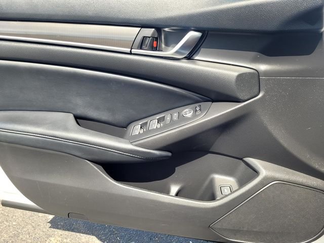 Used 2018  Honda Sport image 13