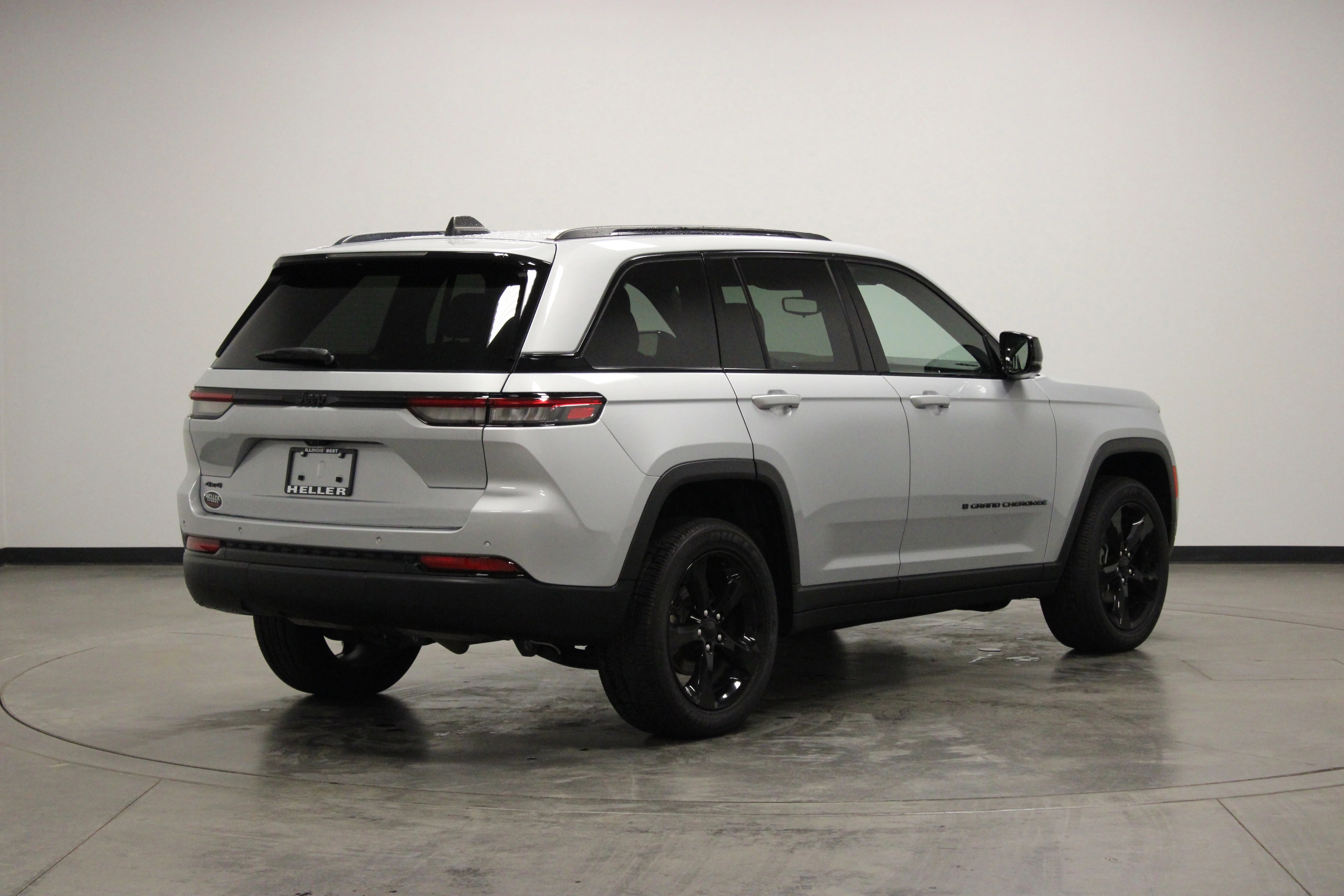 Used 2023 Silver Zynith Jeep Altitude X image 8