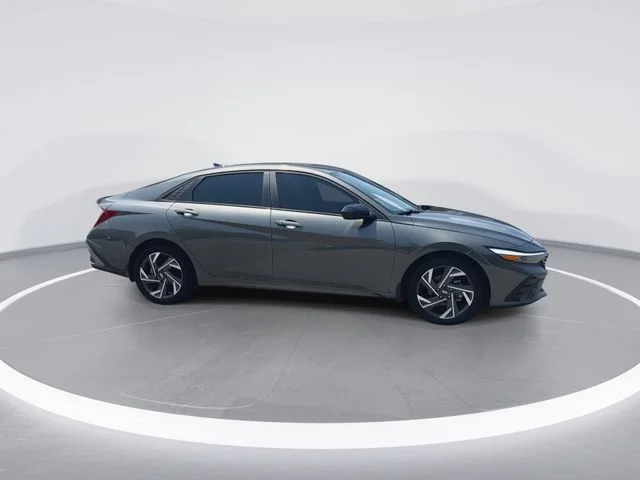 Used 2025 Gray Hyundai SEL Sport image 9