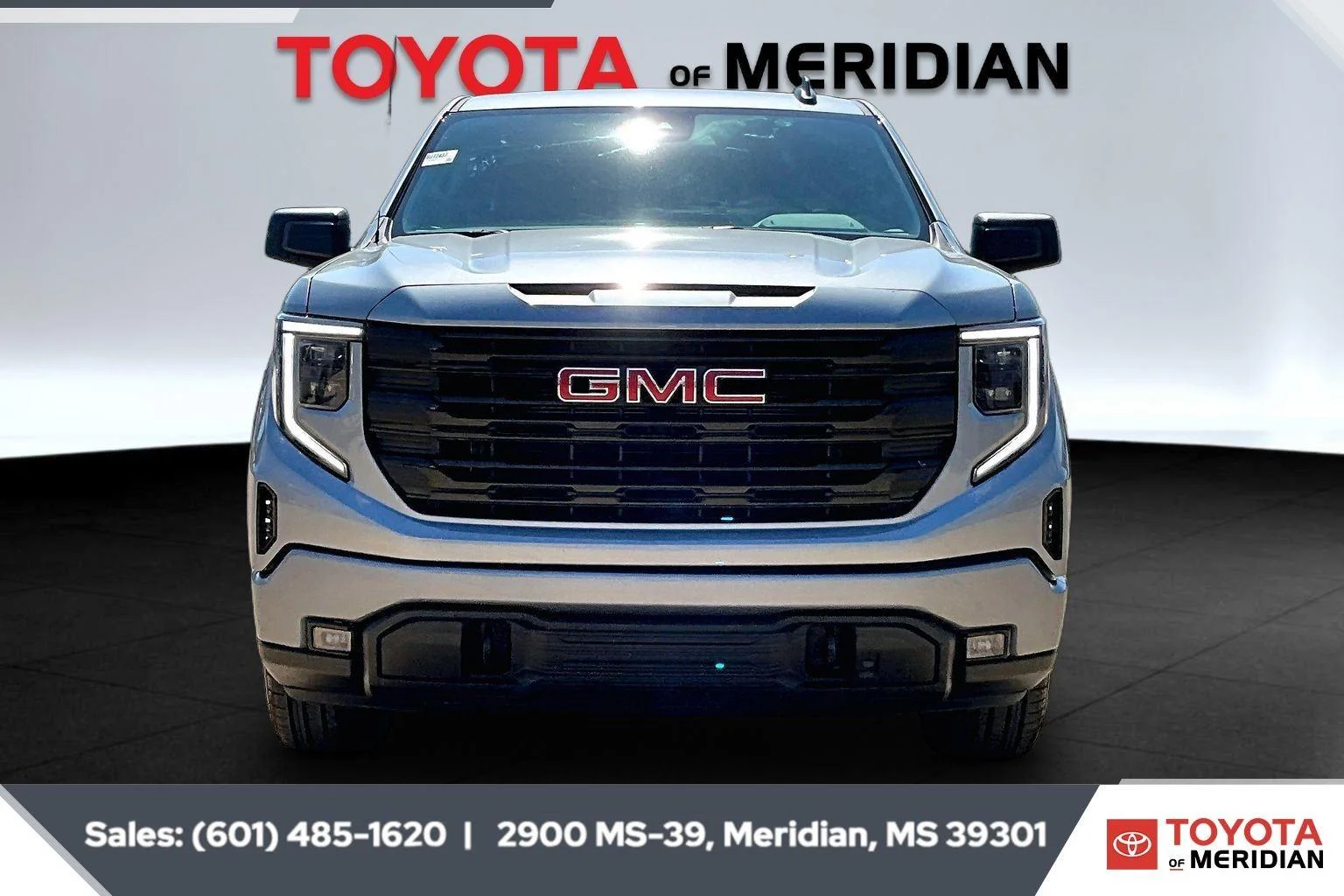 Used 2024 Sterling Metallic GMC Elevation image 3