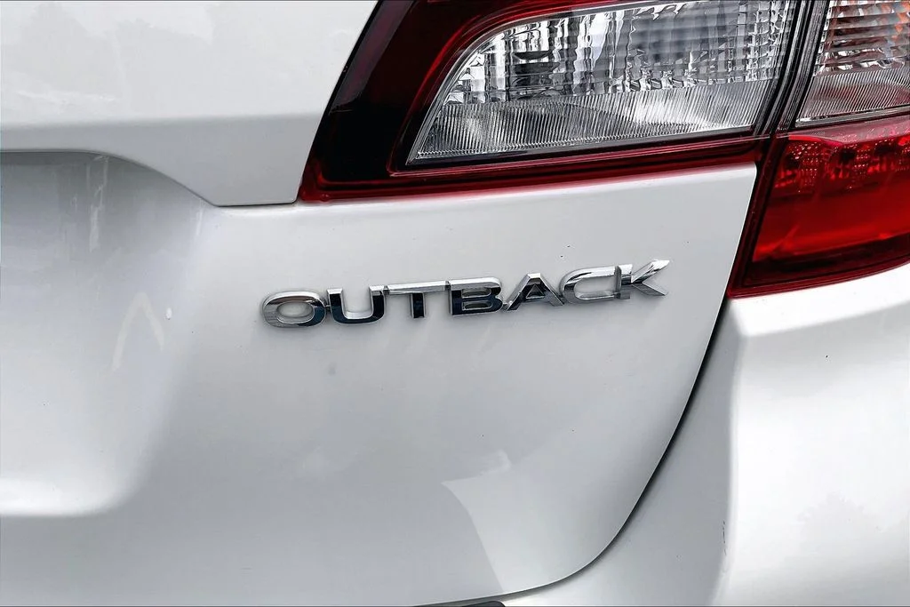 Used 2019 White Subaru 2.5i image 7