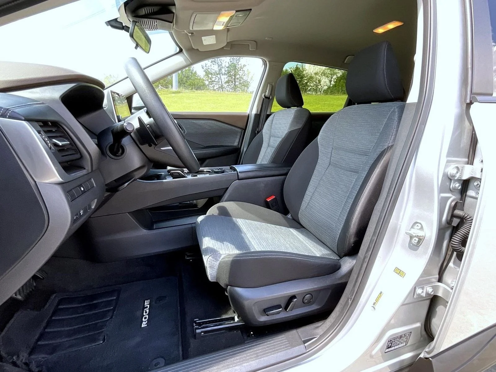 Used 2023 Silver Nissan SV image 10
