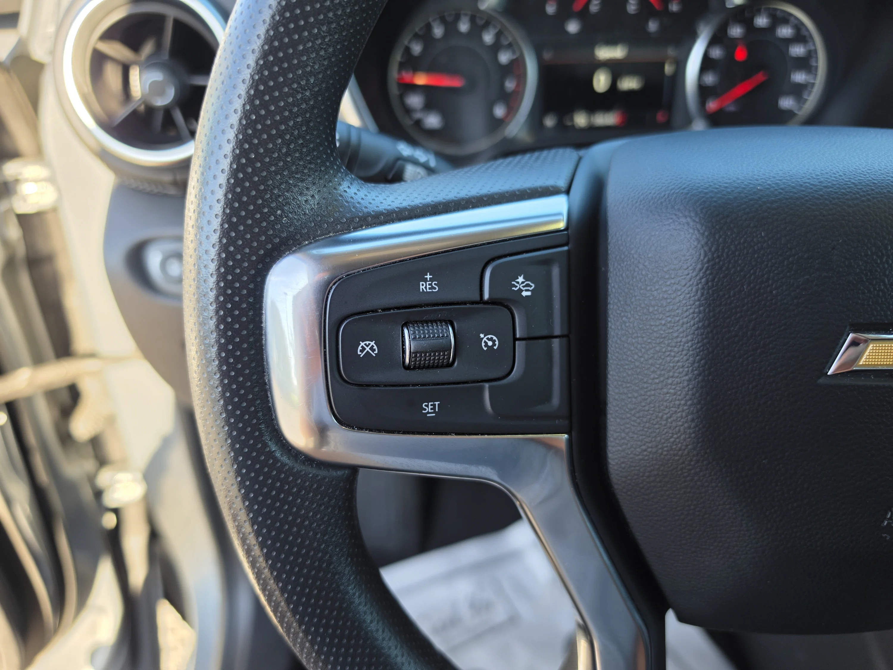 Used 2025 Sterling Gray Metallic Chevrolet LT image 31