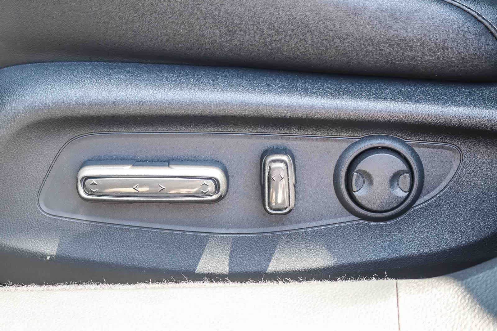 Used 2024 Solar Silver Metallic Honda Touring image 22