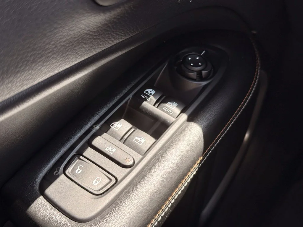 Used 2018 Diamond Black Jeep Latitude image 29