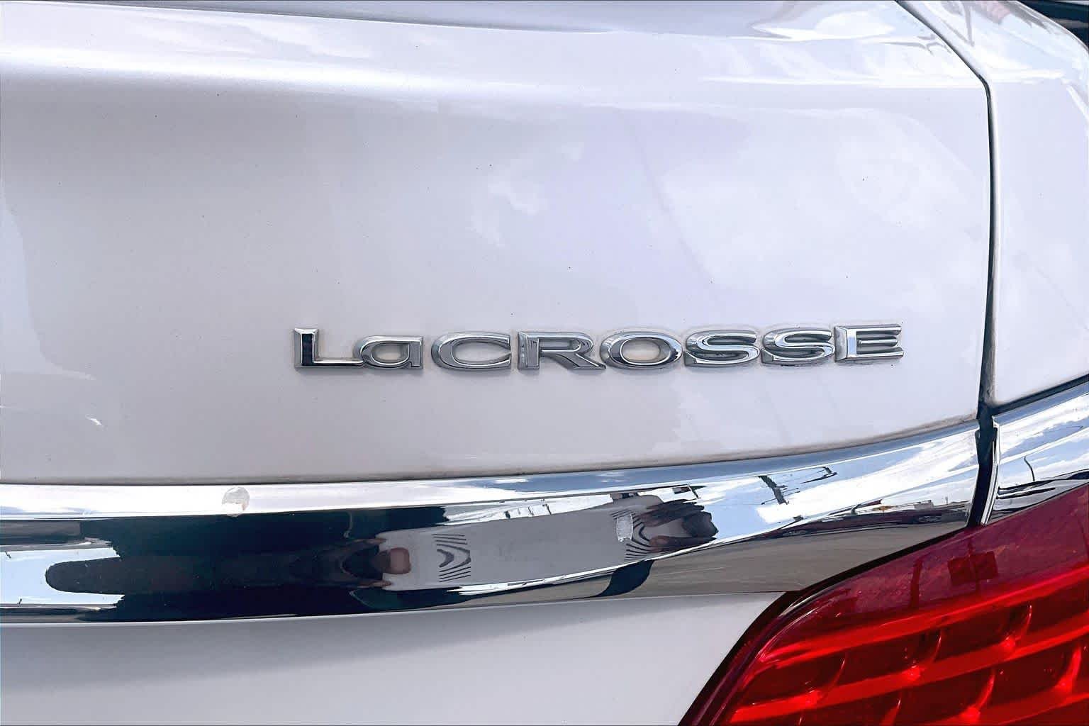 Used 2015 White Frost Tricoat Buick Leather image 9