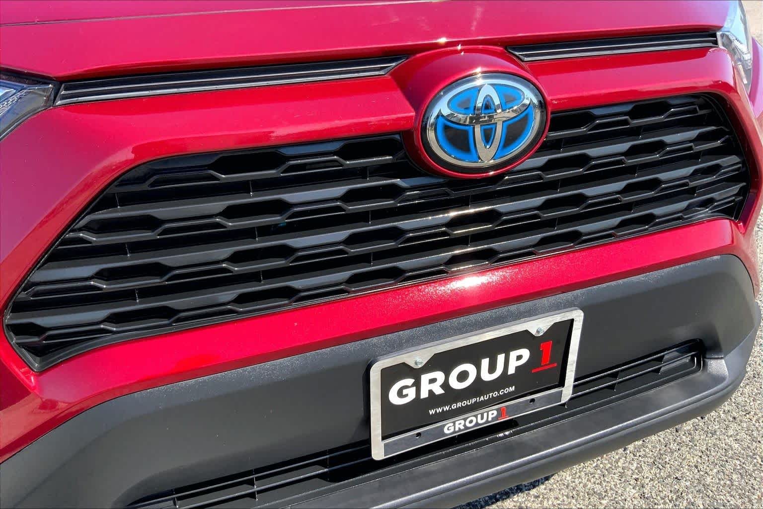 Used 2022 Ruby Flare Pearl Toyota Hybrid XLE image 29