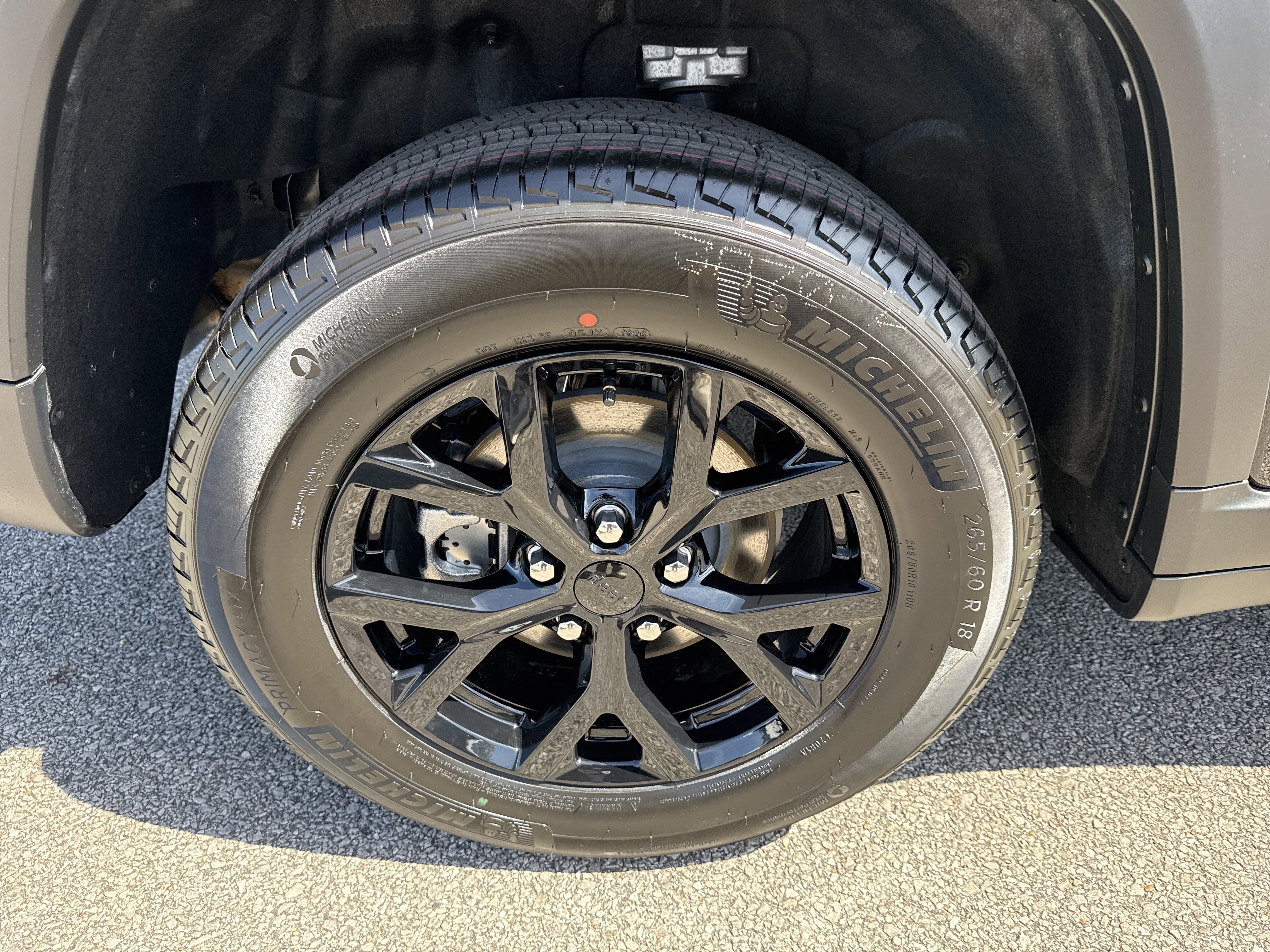 New 2026 Diamond Black Crystal Pearl-Coat Exterior Paint Jeep Altitude image 18