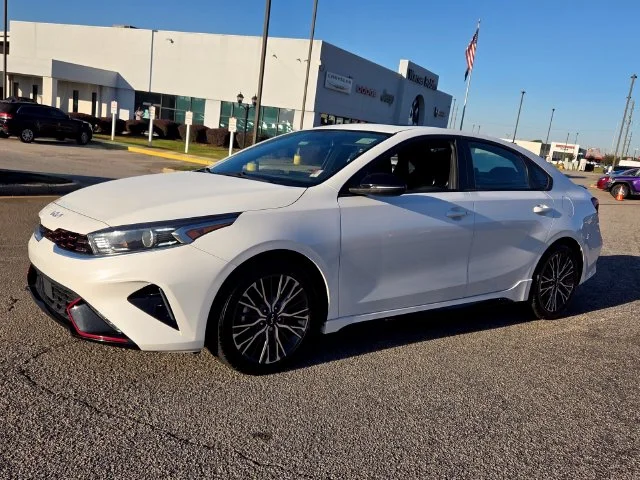 Used 2023 White Kia GT-Line image 3