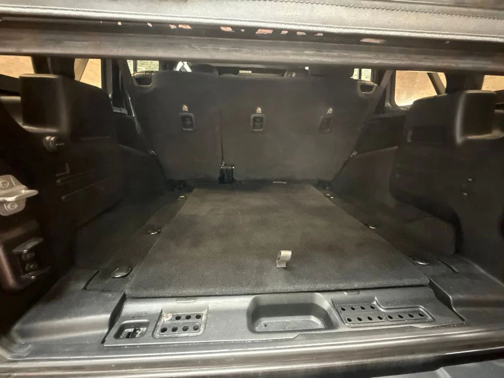 Used 2020 Granite Crystal Metallic Clearcoat Jeep Unlimited Sahara image 13