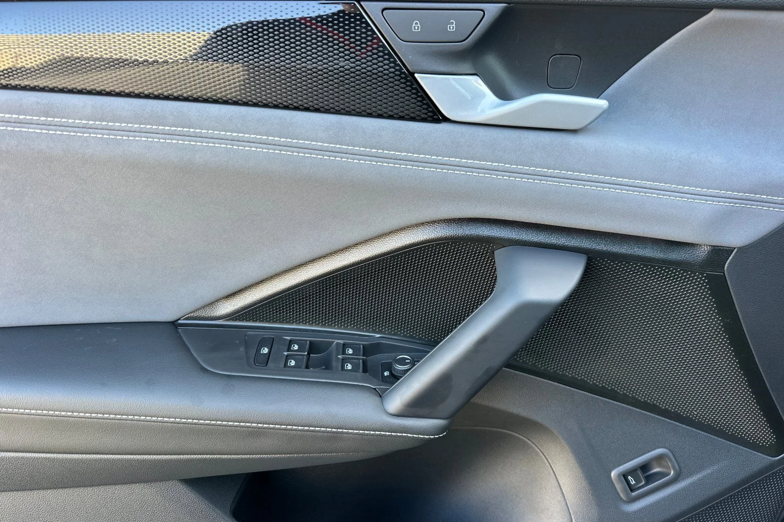 New 2026 Black Volkswagen 2.0T SE image 10