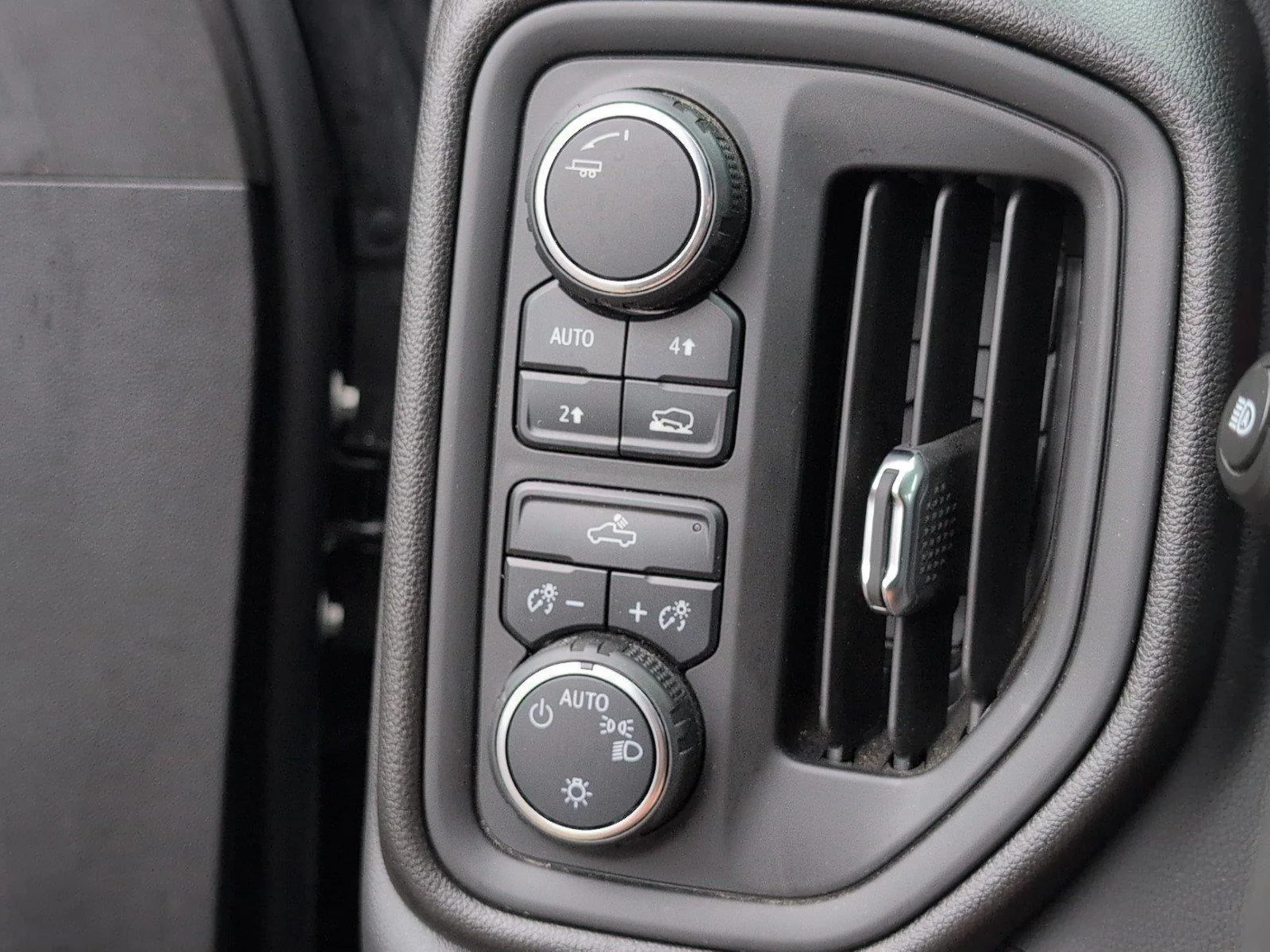 Used 2025 Black Chevrolet Custom image 27