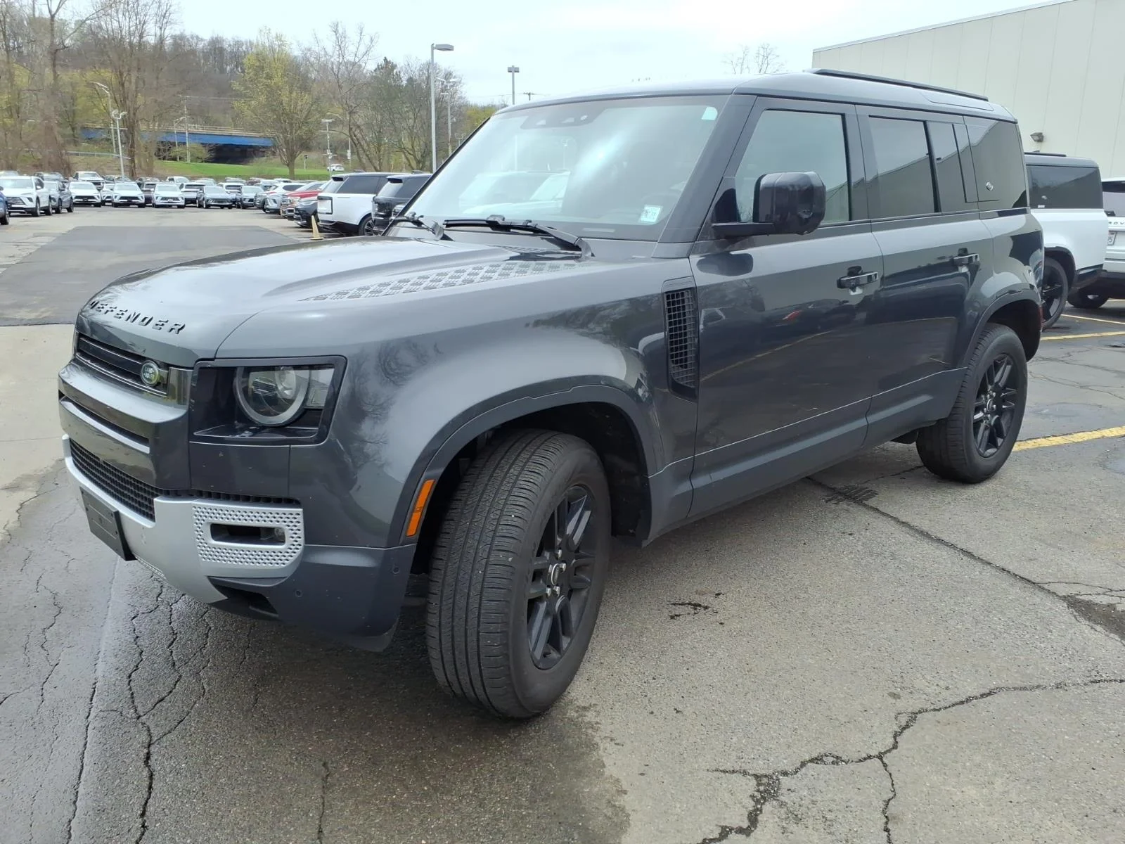 2023 Land Rover Defender S's photo