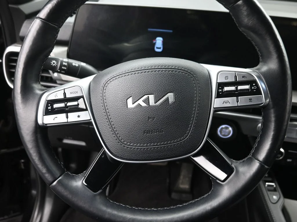 Used 2024 Black Kia EX X-Line image 19