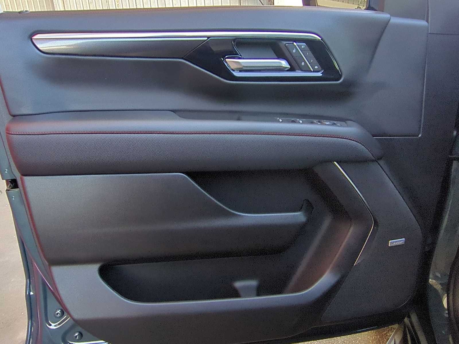 2026 Chevrolet Suburban RST - Photo 10