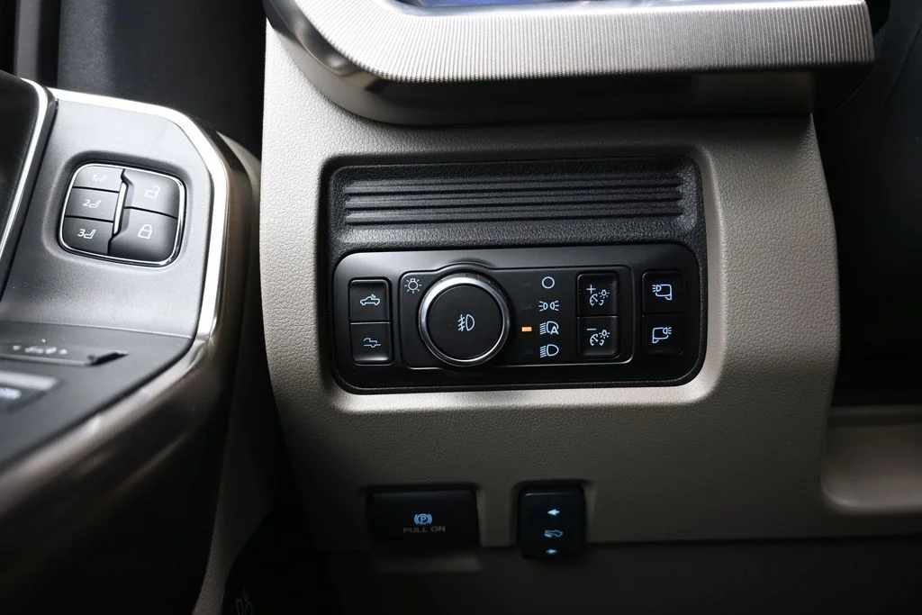 New 2026 Star White Metallic Tri-Coat Ford F-350® Platinum® image 18