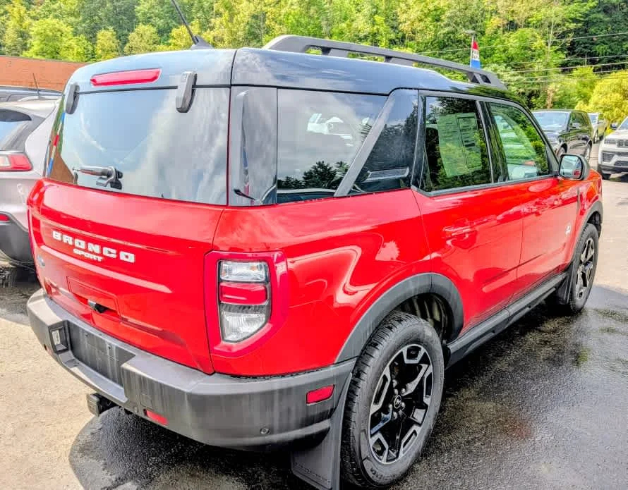 Used 2023 Hot Pepper Red Tinted Clearcoat Ford Outer Banks image 6
