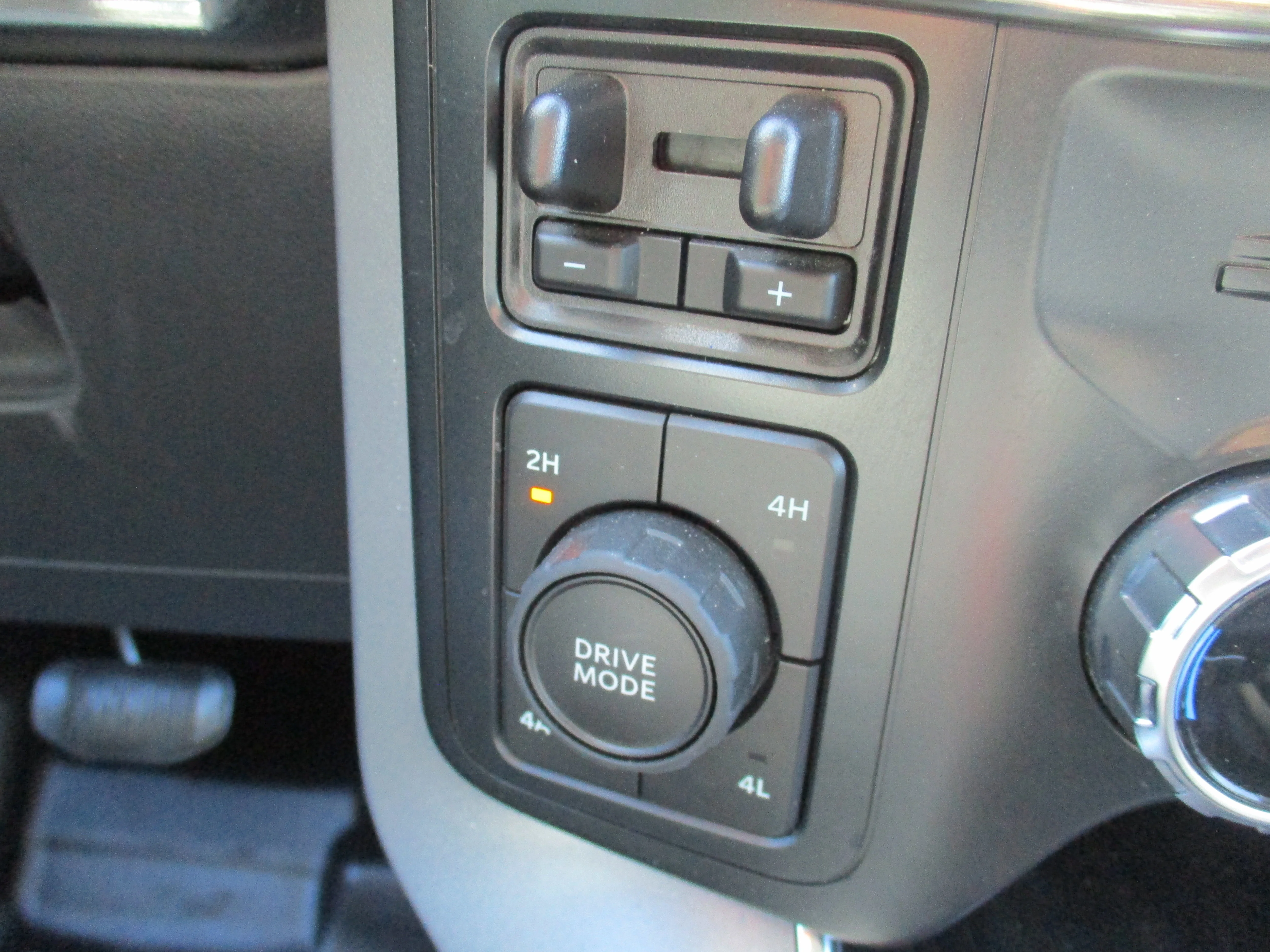 Used 2023 Azure Gray Metallic Tri-Coat Ford LARIAT image 15