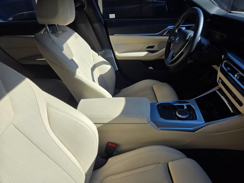 Used 2023 Mineral White Met BMW eDrive35 image 4