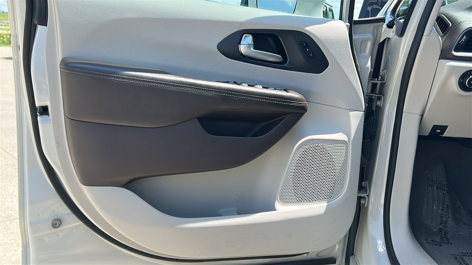 Used 2021 White Chrysler Touring L image 22