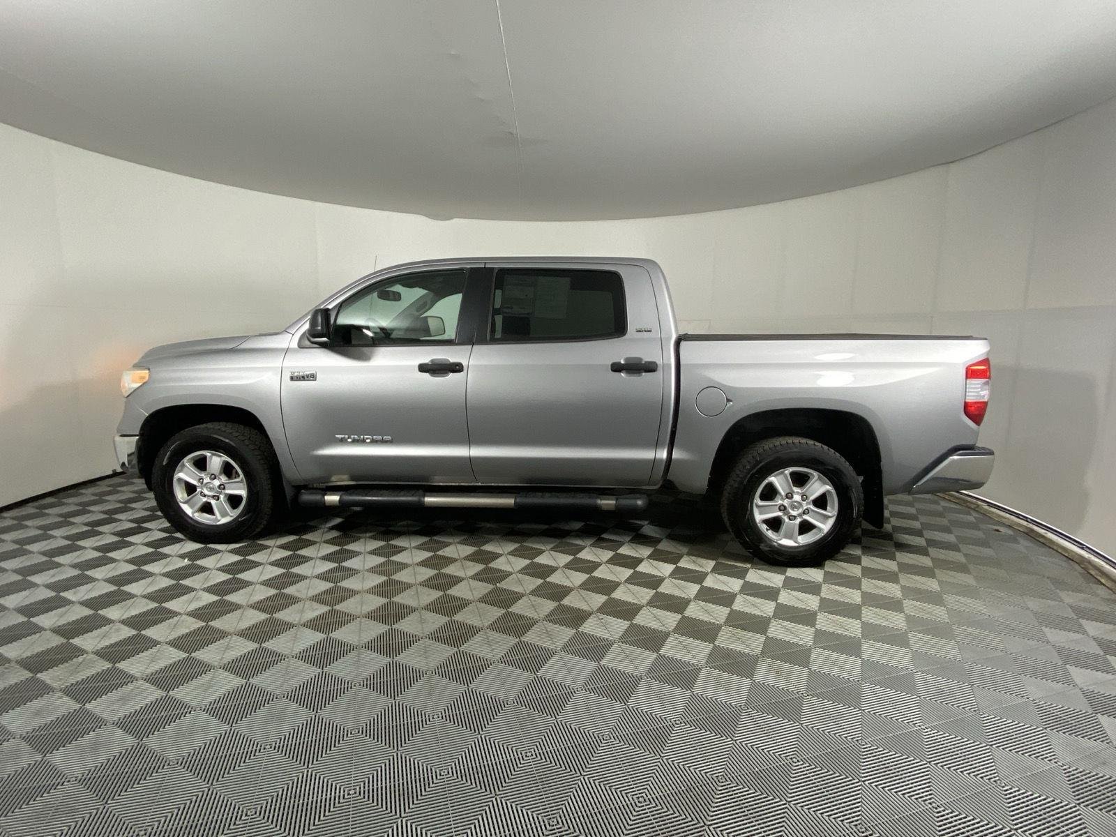 Used 2016 Silver Sky Metallic Toyota SR5 image 4