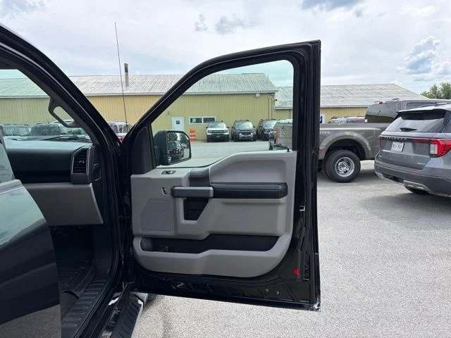 Used 2019 Agate Black Metallic Ford XLT image 28