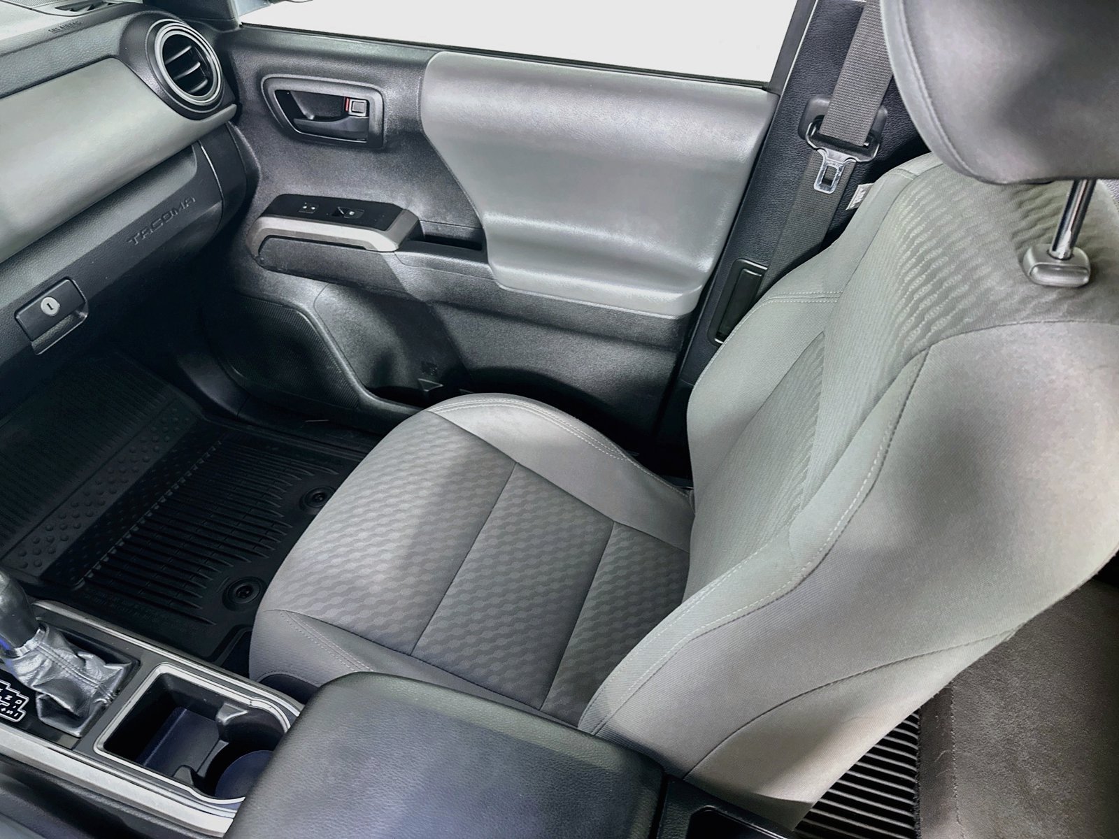 Used 2022 Midnight Black Metallic Toyota SR5 image 23