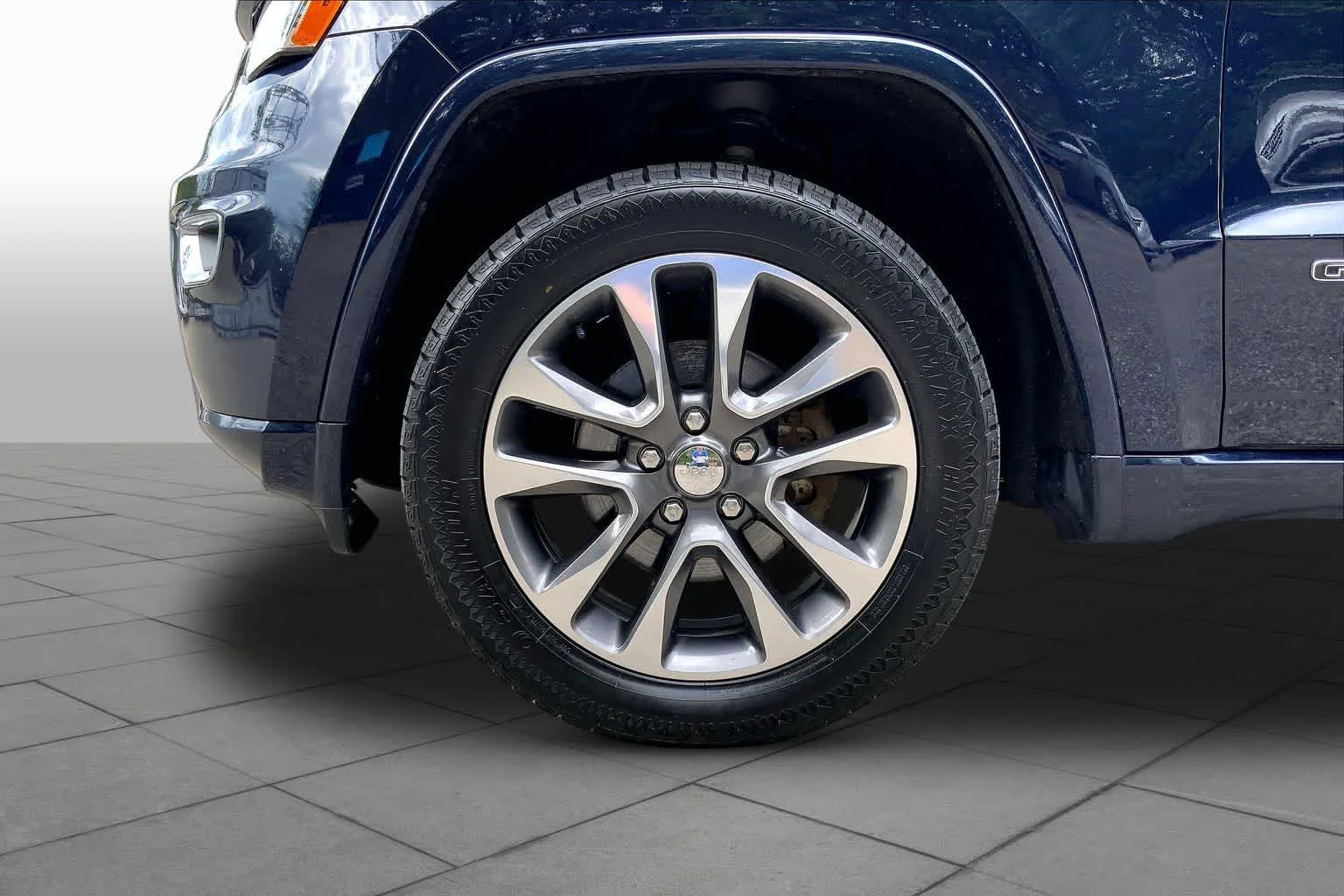 Used 2017 True Blue Pearlcoat Jeep Overland image 11