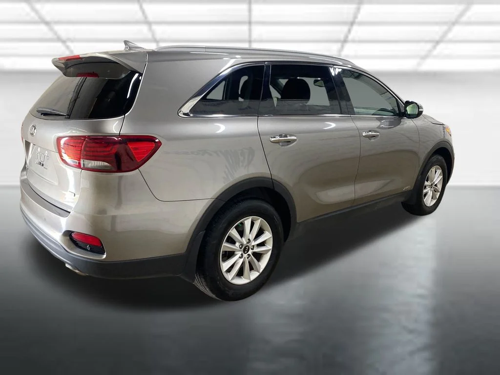 Used 2019 Silver Kia LX image 8
