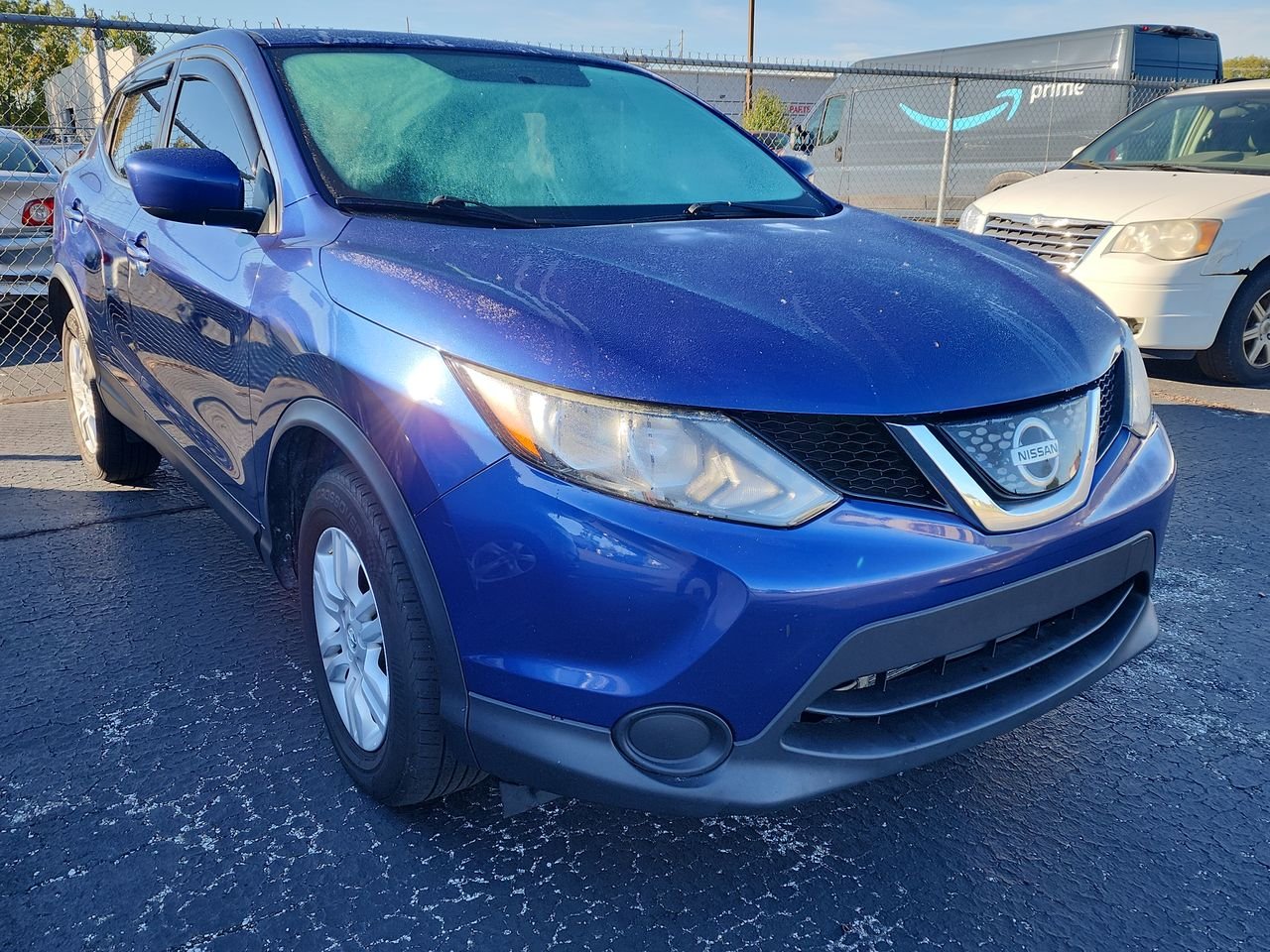 Used 2018 Blue Nissan S image 1