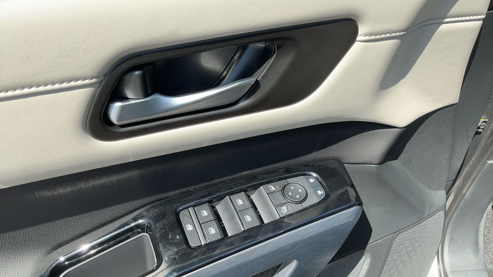 New 2026 Gray Nissan SL image 17